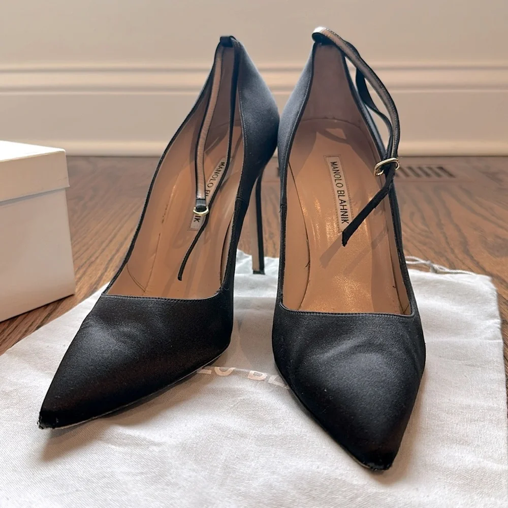 Manolo Blahnik Black Satin Ankle Strap Pumps BB 105 - size 40.5 - Picture 1 of 3